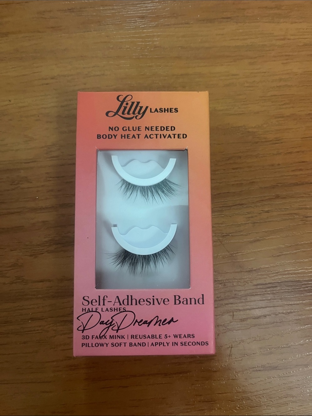 Lilly Lashes Self-Adhesive Half Lashes in DayDreamer